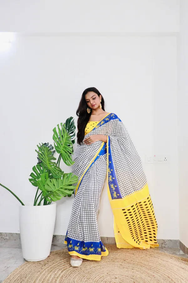 HANDICRAFT_WOMEN'S_Ikkat_PRINT_PURE_SOFT_COTTON_SAREE_WITH_BLOUSE_PIECE_With_Blouse_Piece